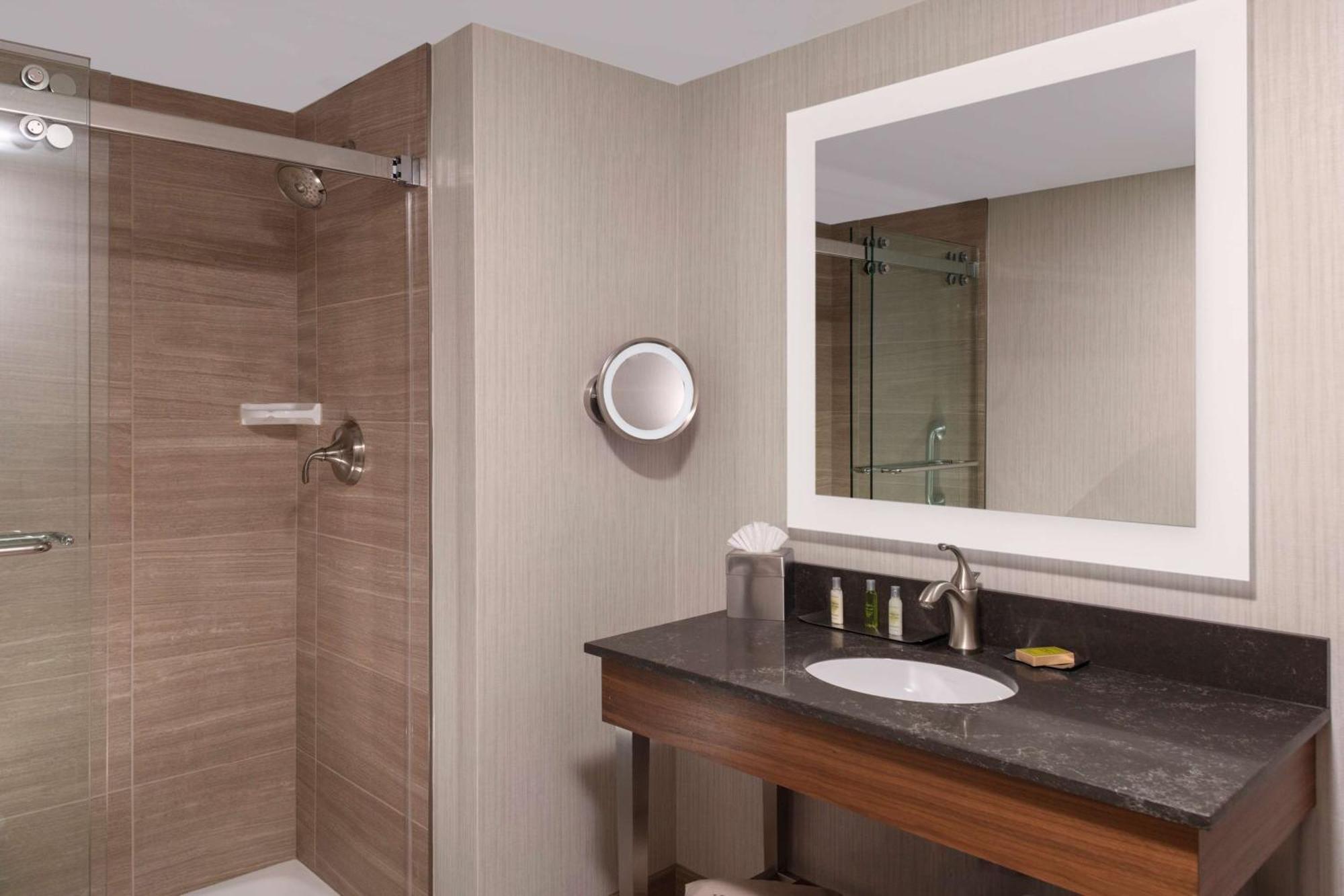 Doubletree By Hilton Hotel Burlington Vermont Bagian luar foto