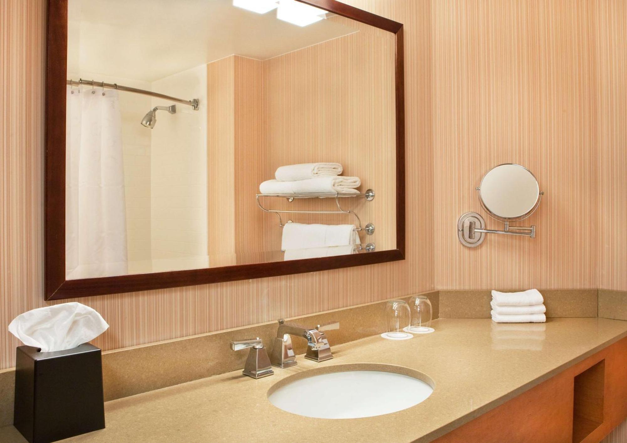 Doubletree By Hilton Hotel Burlington Vermont Bagian luar foto