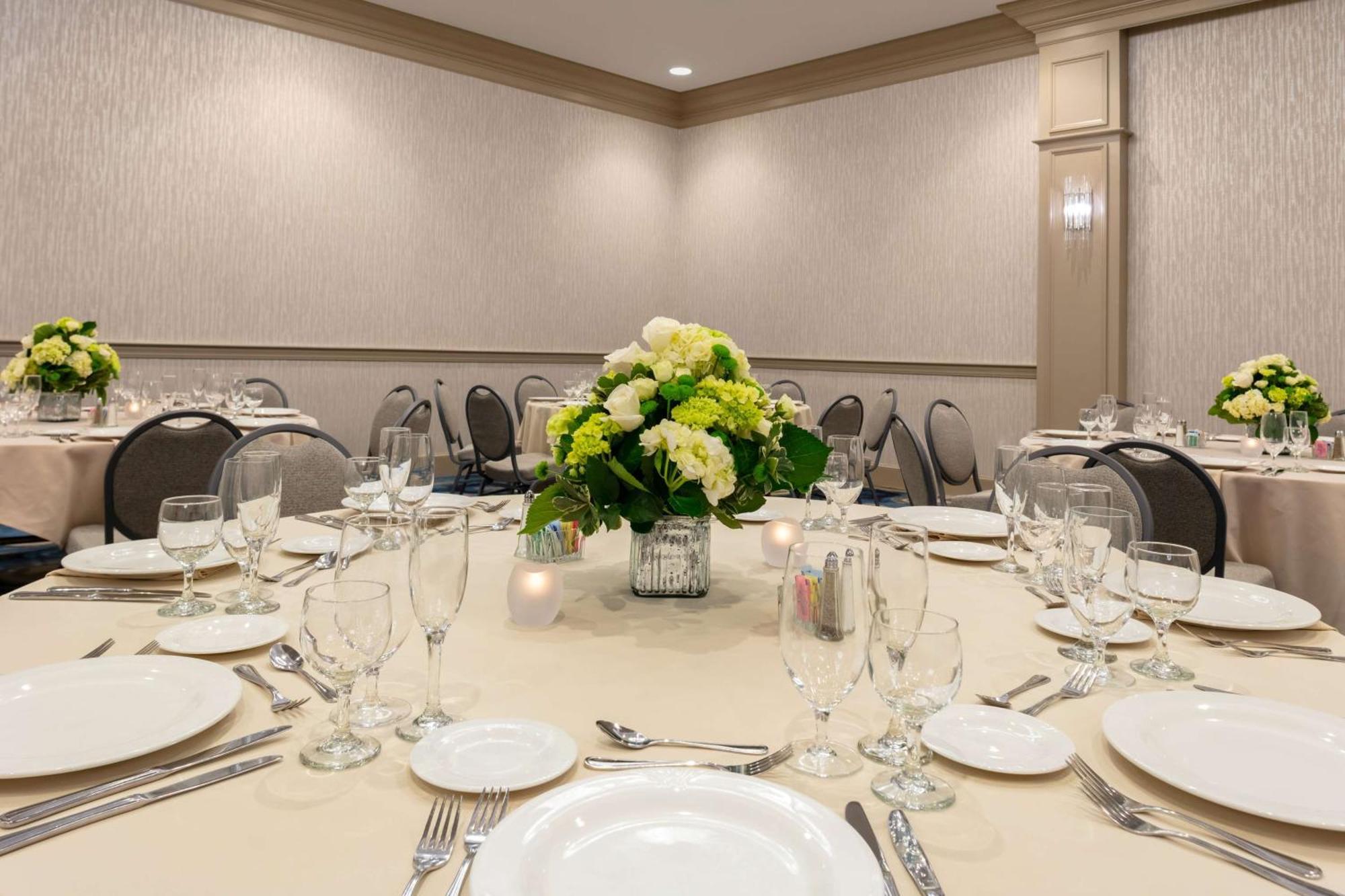 Doubletree By Hilton Hotel Burlington Vermont Bagian luar foto