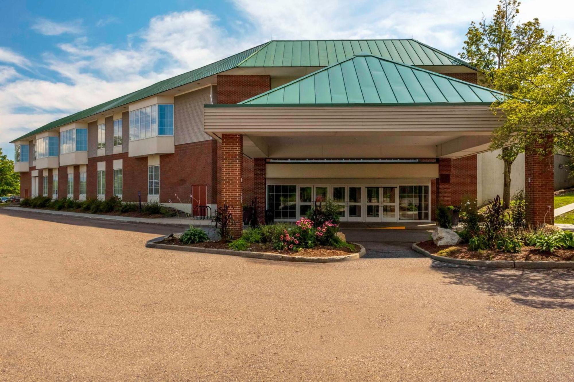 Doubletree By Hilton Hotel Burlington Vermont Bagian luar foto